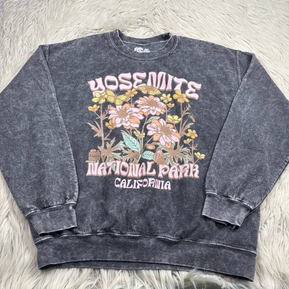 National Parks Conservation Association Tops - National Parks Conservation Association Women's L Floral Yosemite Sweatshirt